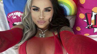 Yetişkin film yıldızı hayranları için müstehcen bir video çekerken bir anda babasına yakalandı! “Kişisel şovum yarım kaldı”