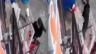 Fatih'te akılalmaz olay! İç çamaşırı giydirilmiş cansız mankenler saldırıya uğradı: Kadın bedenini teşhir ediyor