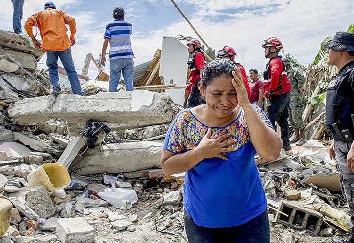 Ekvador'da 6,7 büyüklüğünde deprem! Canlı yayında yakalandılar