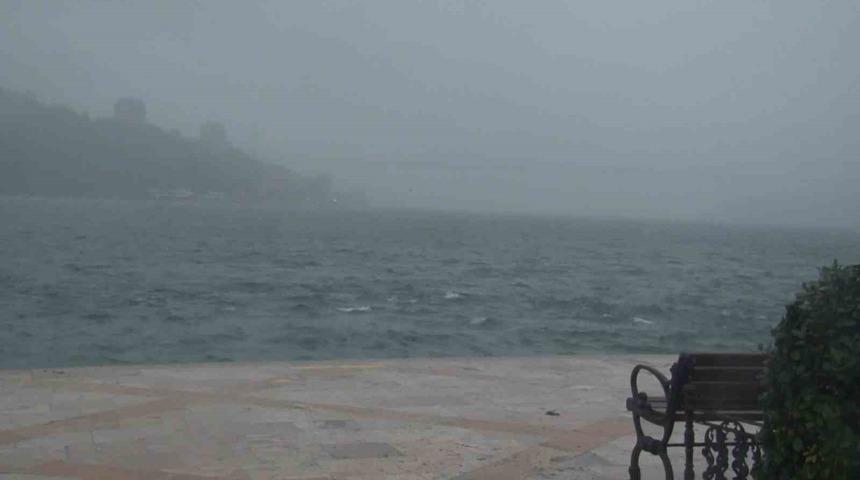 İstanbul’da yoğun sis etkili oldu! Köprüler adeta gözden kayboldu