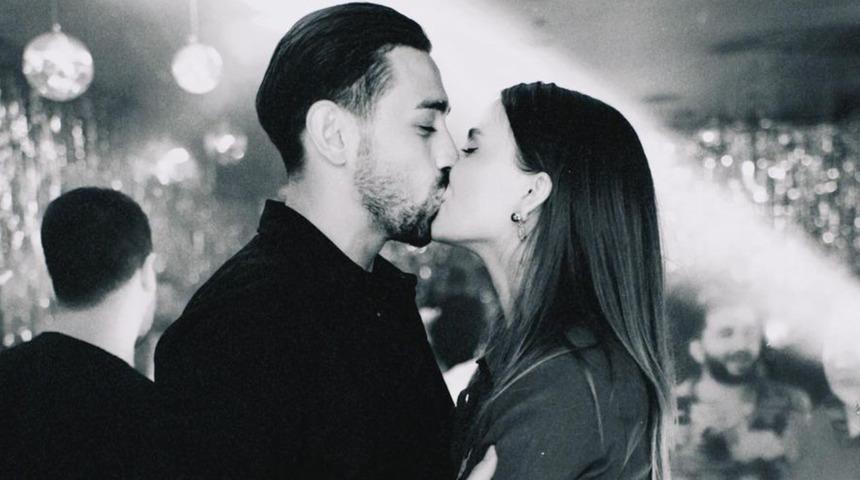 Fenerbahçe'nin yıldızı İrfan Can Kahveci'nin eşi aşka geldi! Evlilik yıl dönümünü böyle kutladı...