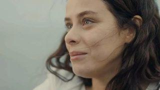 Ateş Kuşları’nın yıldızı İlayda Alişan'ın göbek dekolteli pozu olay oldu! Gören bir daha baktı