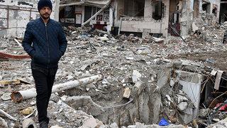 88 saat enkaz altında kaldı, çocukluk alışkanlığı sayesinde kurtuldu!