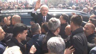 Kemal Kılıçdaroğlu'na İzmir'de miting gibi karşılama! O pankart dikkat çekti