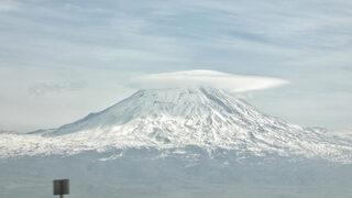Türkiye'nin çatısı Ağrı Dağı buluttan şapkasını taktı