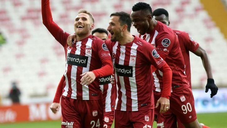 Sivasspor Ankaragücü'nü 2-0 mağlup etti! 3 golün iptal edildiği maçta kazanan Sivasspor