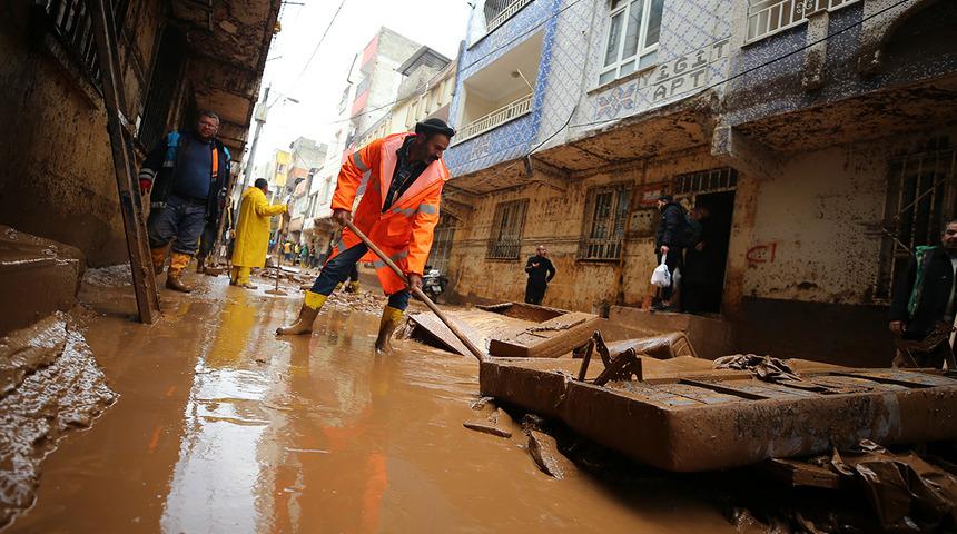 Valilik duyurdu! Şanlıurfa merkezde yağış nedeniyle eğitime bir g&uuml;n ara verildi