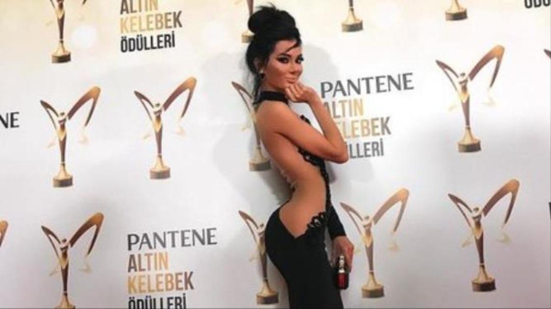 Cansu Taşkın Altın Kelebek &Ouml;d&uuml;l T&ouml;reni'nde elbisesiyle konuşulmayı başardı