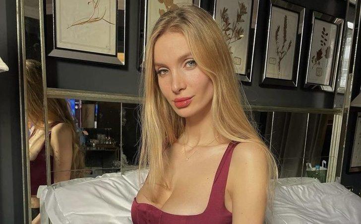 Reynmen'in sevgilisinden seksi pozlar! Dekolteleriyle ortalığı kasıp kavurdu!