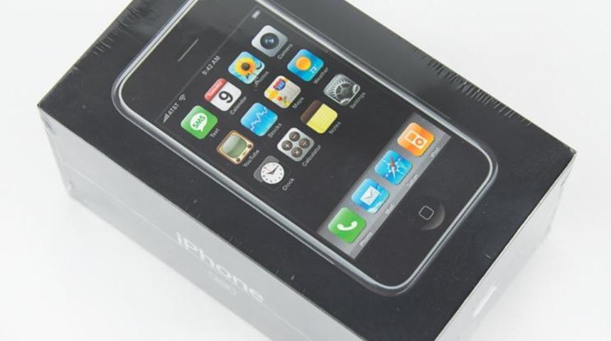 Kutusu bile açılmamış! Bu iPhone'un satıldığı fiyatı görünce dudağınız uçuklayacak