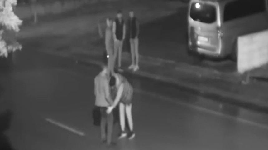 Parayı gazinoda harcayıp, çıkışta yaşlı adamı gasp ettiler