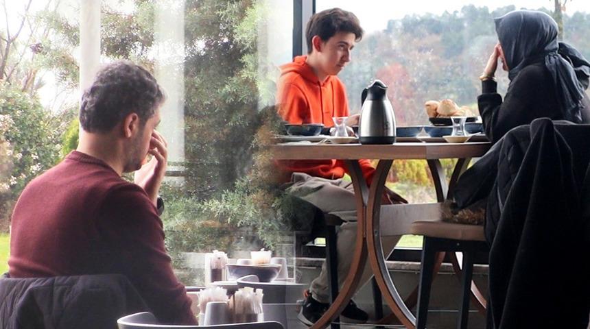 Sipariş verdiler... Yemekler masaya gelince gözyaşlarını tutamadılar! 'Uzun süre dokunamadım'