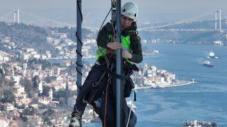 15 Temmuz Şehitler Köprüsü’nde metrelerce yüksekte nefes kesen çalışma böyle görüntülendi!