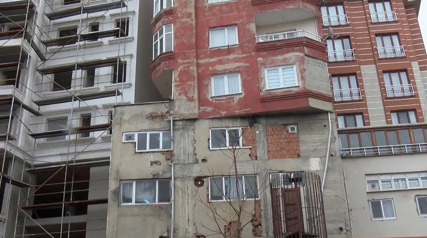 G&ouml;r&uuml;nt&uuml;s&uuml; şaşkına &ccedil;evirmişti! Sosyal medyada &ccedil;ok konuşulan o apartman i&ccedil;in karar... &Uuml;st &uuml;ste iki farklı bina gibiydi