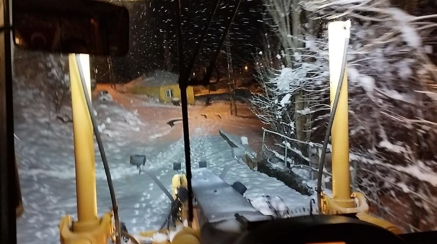 Sivas'ta karla mücadele ekipleri 4 yaşındaki çocuk için seferber oldu