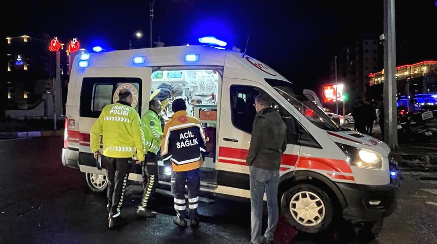 Elazığ'da otomobil ile hafif ticari aracın çarpıştığı kazada 5 kişi yaralandı