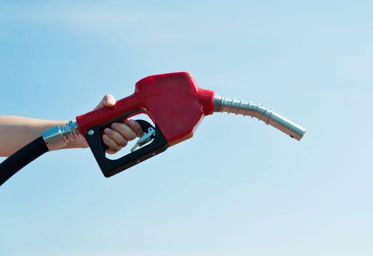 SON DAKİKA | Motorin fiyatları üçüncü kez değişti! Benzinde yaprak kıpırdamıyor… Akaryakıt tabelaları bugün zamlı yandı (21 Mart Salı güncel benzin-mazot fiyatı)