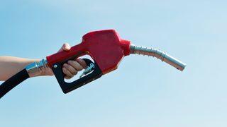 SON DAKİKA | Motorin fiyatları üçüncü kez değişti! Benzinde yaprak kıpırdamıyor… Akaryakıt tabelaları bugün zamlı yandı (21 Mart Salı güncel benzin-mazot fiyatı)