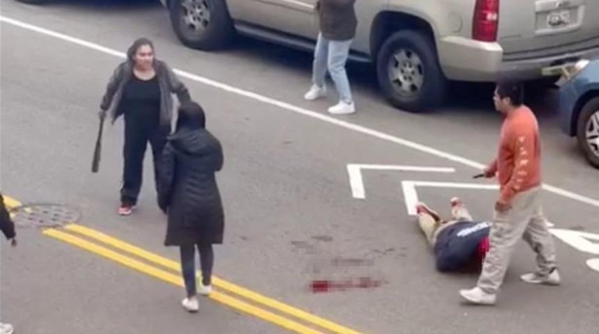 Park yeri kavgası kanlı bitti! Önce beyzbol sopasıyla dövdüler, ardından defalarca kez bıçakladılar