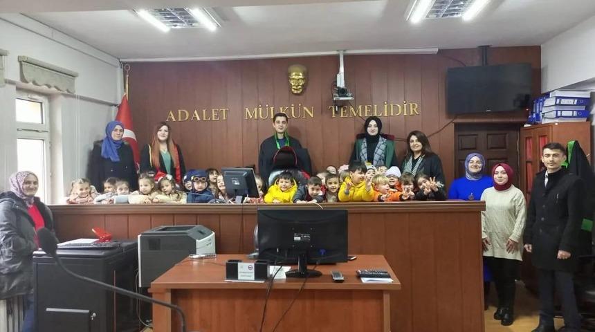 Anaokulu öğrencileri Bayburt Adliyesinde