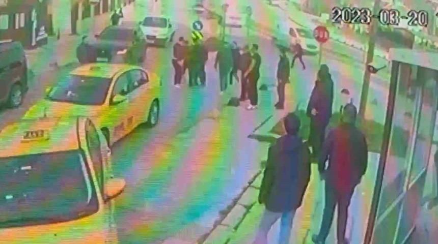 "Tüm gün bize çalışacaksın" diyerek gasp etmek istediler, tekme tokat meydan dayağı yediler