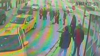 Tüm gün bize çalışacaksın diyerek gasp etmek istediler, tekme tokat meydan dayağı yediler