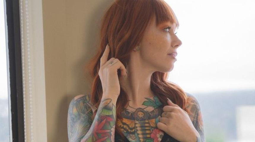 Bir gören bir daha bakıyor! Sosyal medyada gündem yarattı...“Kolostomi torbası olan ilk yetişkin film yıldızıyım”