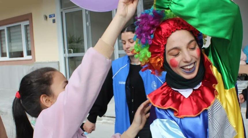 Karaman’da depremzede çocuklar gençlik merkezinde moral buluyor