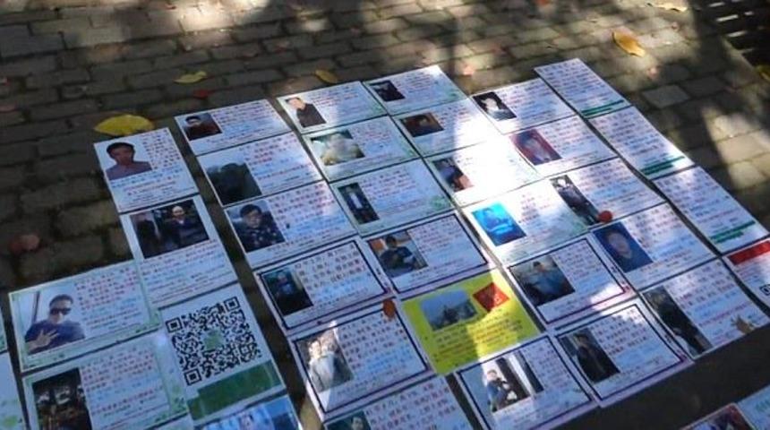 Çin’in Şangay şehrindeki ‘evlilik pazarı’ ebeveynlerin ilgisini çekiyor! Çocukların uygun eş adayı bulmak için...