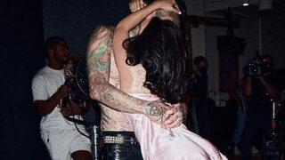 Kourtney Kardashian dantelli jartiyeriyle poz verdi! Çok ucuz görünüyor