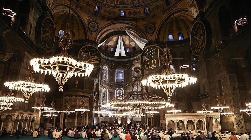 İlk teravih namazı ne zaman, hangi gün kılınacak? İşte Diyanet'in yayımladığı bilgilere göre ilk teravih namazı vakitleri...
