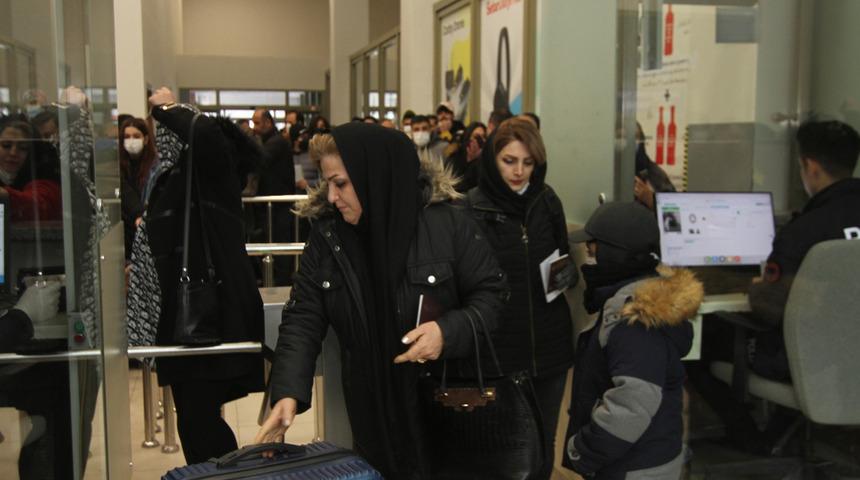 Van'a akın ettiler! Sınır kapısında yoğunluk oluştu... Oteller doldu taştı