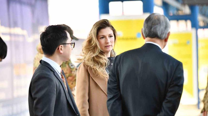 İkinci Dünya Savaşı'ndan bu yana bir ilk! Savaş bölgesini ziyaret etti, tarihe geçti