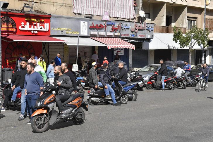 Lübnan lirası dolar karşısında tarihi seviyeye geriledi! Beyrut'taki vatandaşlar yolları trafiğe kapattı