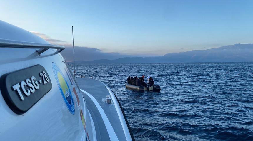 Çanakkale açıklarında 49 düzensiz göçmen kurtarıldı