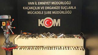 Van'da silah imalatı ve ticareti yaptıkları iddiasıyla 2 şüpheli tutuklandı