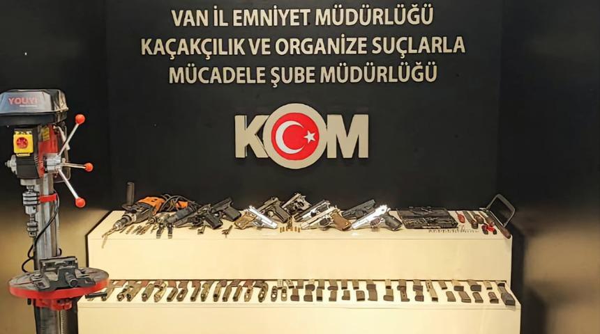Van'da "silah imalatı ve ticareti" yaptıkları iddiasıyla 2 şüpheli tutuklandı