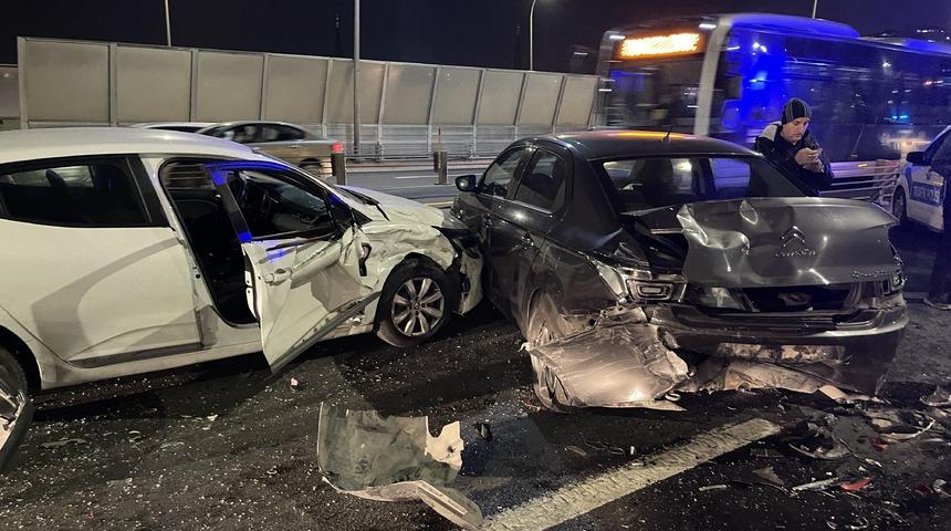 Haliç Köprüsü'nde ambulans ve 3 araç birbirine girdi: 4 yaralı