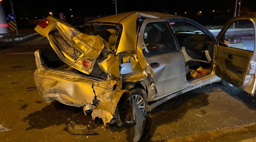 Aksaray’da tır ile otomobilin çarpışması sonucu 3 kişi yaralandı