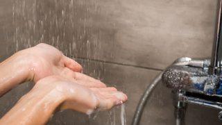 Oruçluyken banyo yapılır mı? Banyo yapmak orucu bozar mı? Diyanet'ten merak edilen soruya yanıt!