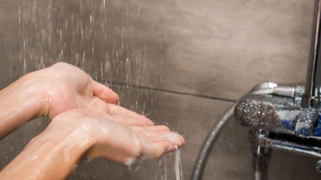 Oruçluyken banyo yapılır mı? Banyo yapmak orucu bozar mı? Diyanet'ten merak edilen soruya yanıt!