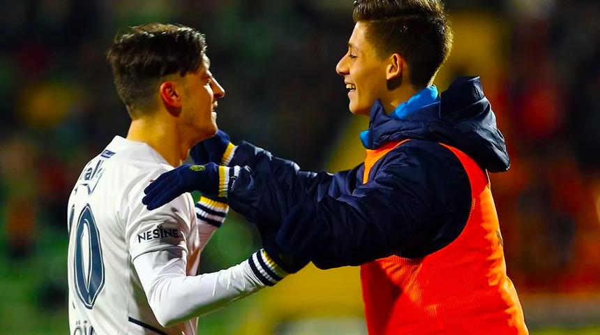 Arda Güler futbolu bırakan Mesut Özil'e böyle veda etti: Her şey için teşekkürler abi