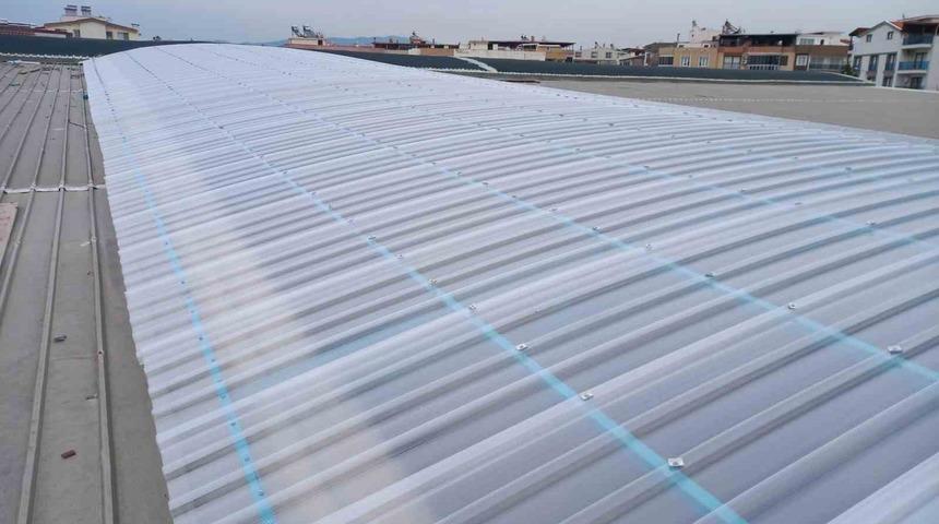 Davutlar Kapalı Pazar Yerinin &ccedil;atısı yenilendi