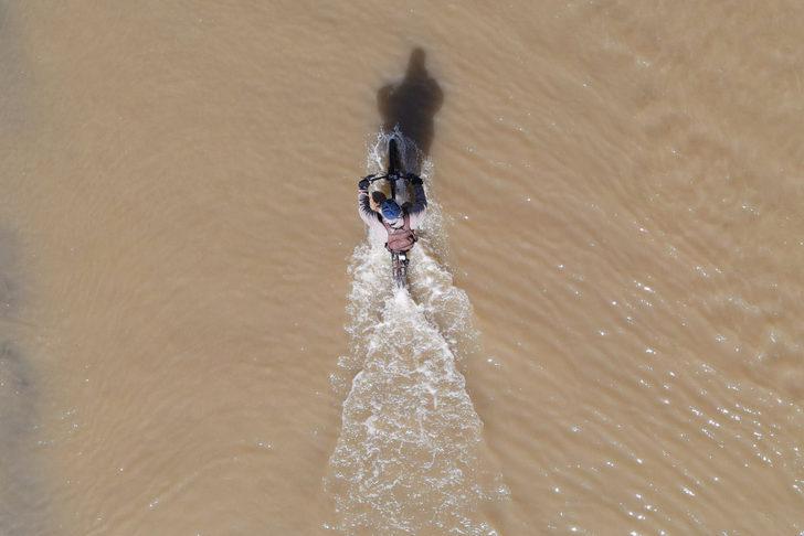 Kaliforniya aşırı yağış ve  şiddetli  fırtınayla mücadele ediyor! Tarım arazileri, yollar ve evler sular altında kaldı... Sel hayatı felç etti G4