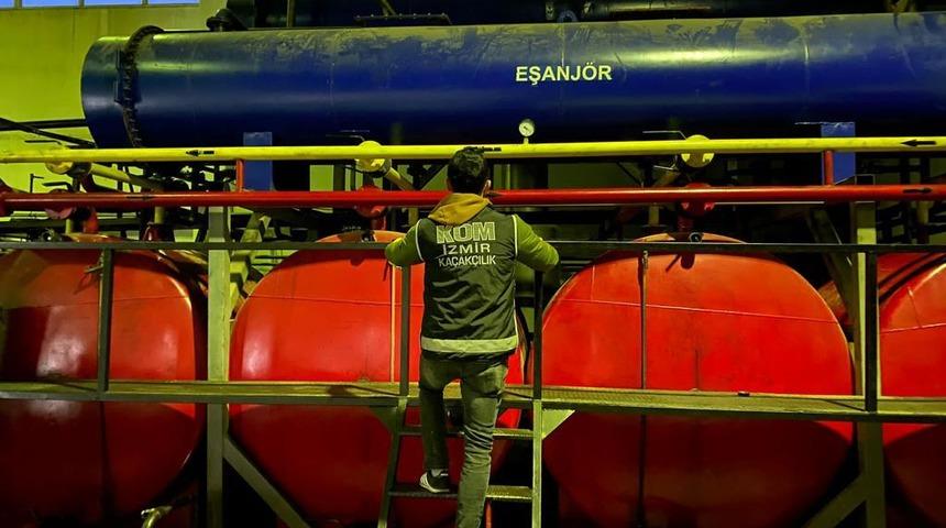 İzmir'de 254 ton kaçak akaryakıt ele geçirildi
