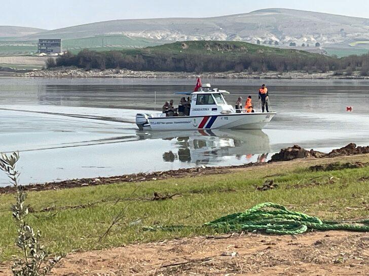 Şanlıurfa'da tırıyla sele kapılan sürücüyü arama çalışmaları sürüyor G1