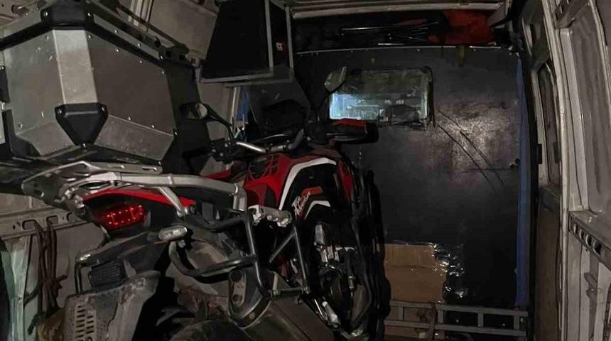 Park halindeki motosikleti çalan 4 şüpheli yakalandı