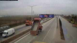 Yer: Konya... Damperi açık unutulan kamyon levhayı böyle devirdi!