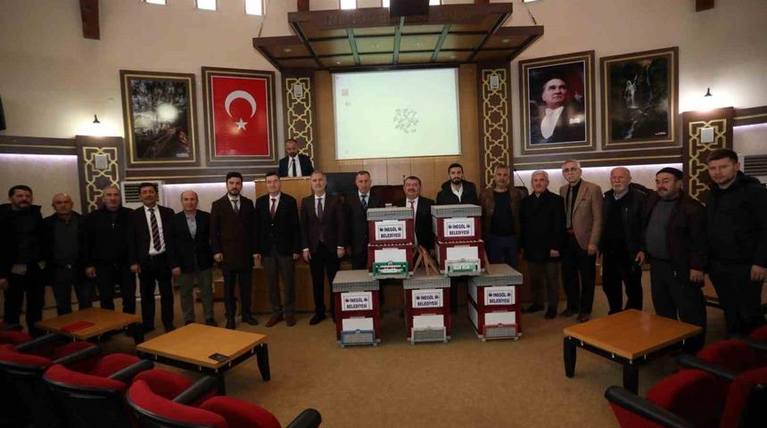 İnegöl Belediyesi’nde 50 üreticiye 250 arı kovanı