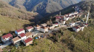 Kapı komşuları farklı dakikalarda iftar açıyor! Diğer tarafta ezan 2 dakika erken okunuyor